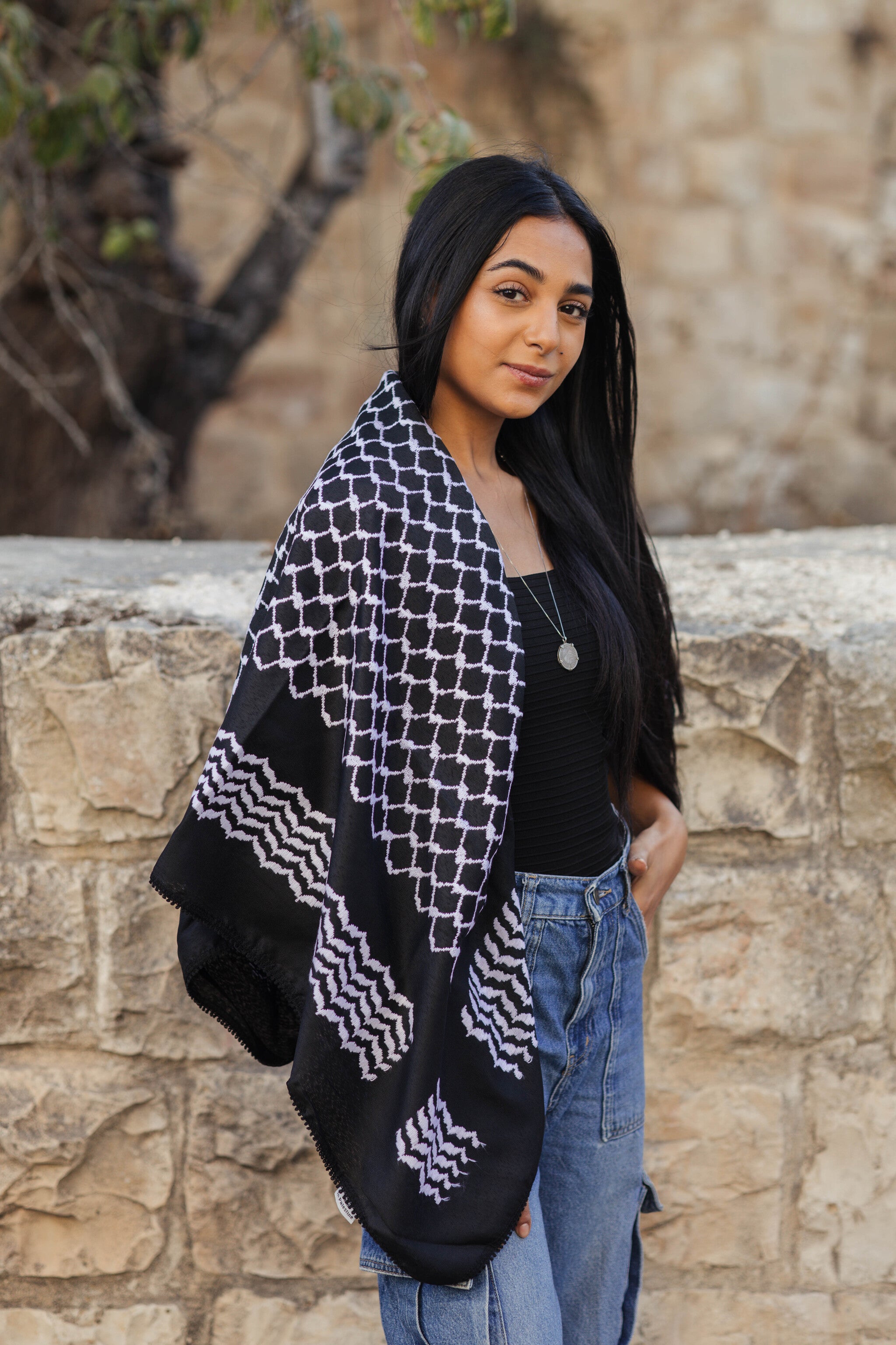 Black-Ground Palestinian Keffiyeh – Woven in Nablus