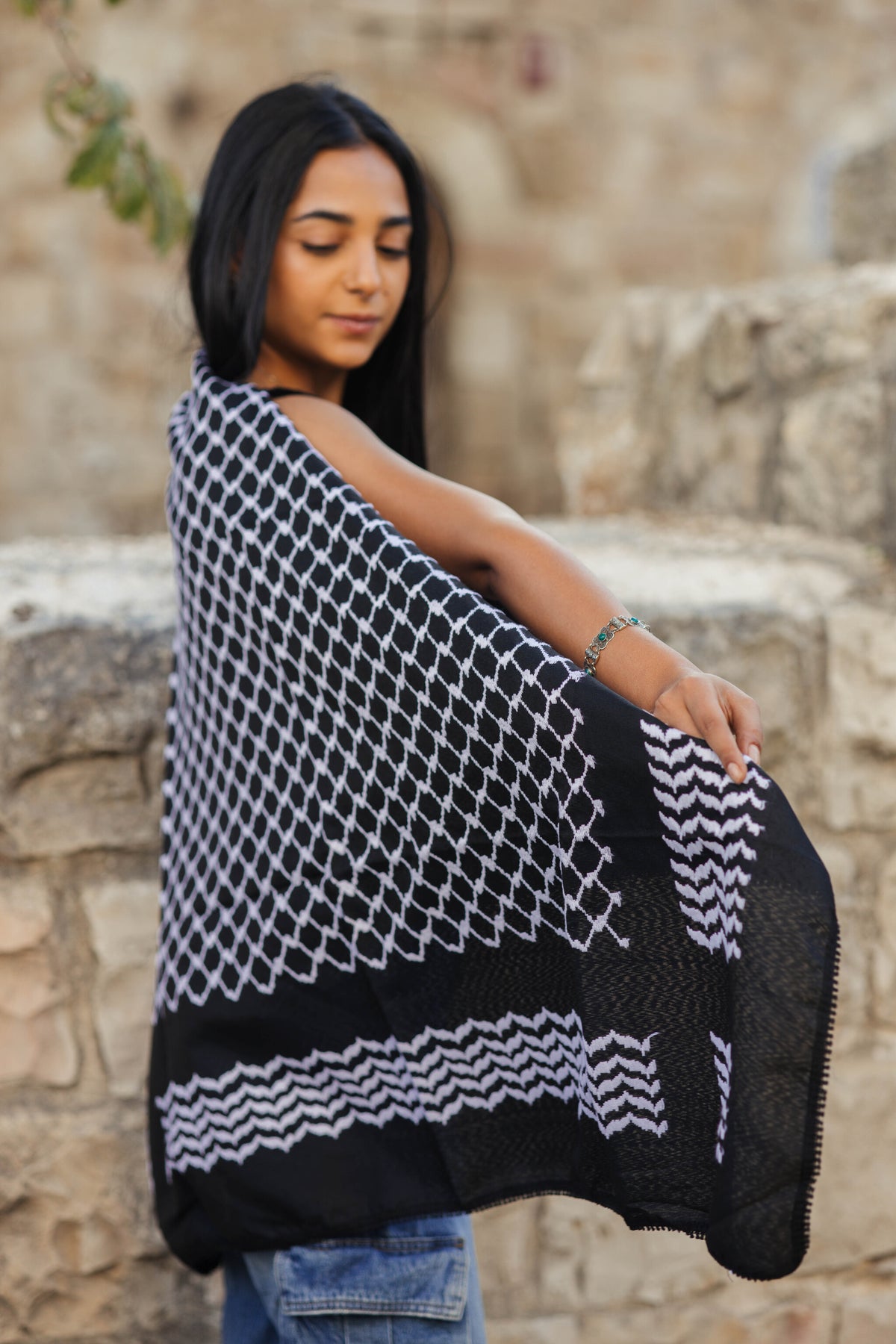 Black-Ground Palestinian Keffiyeh – Woven in Nablus