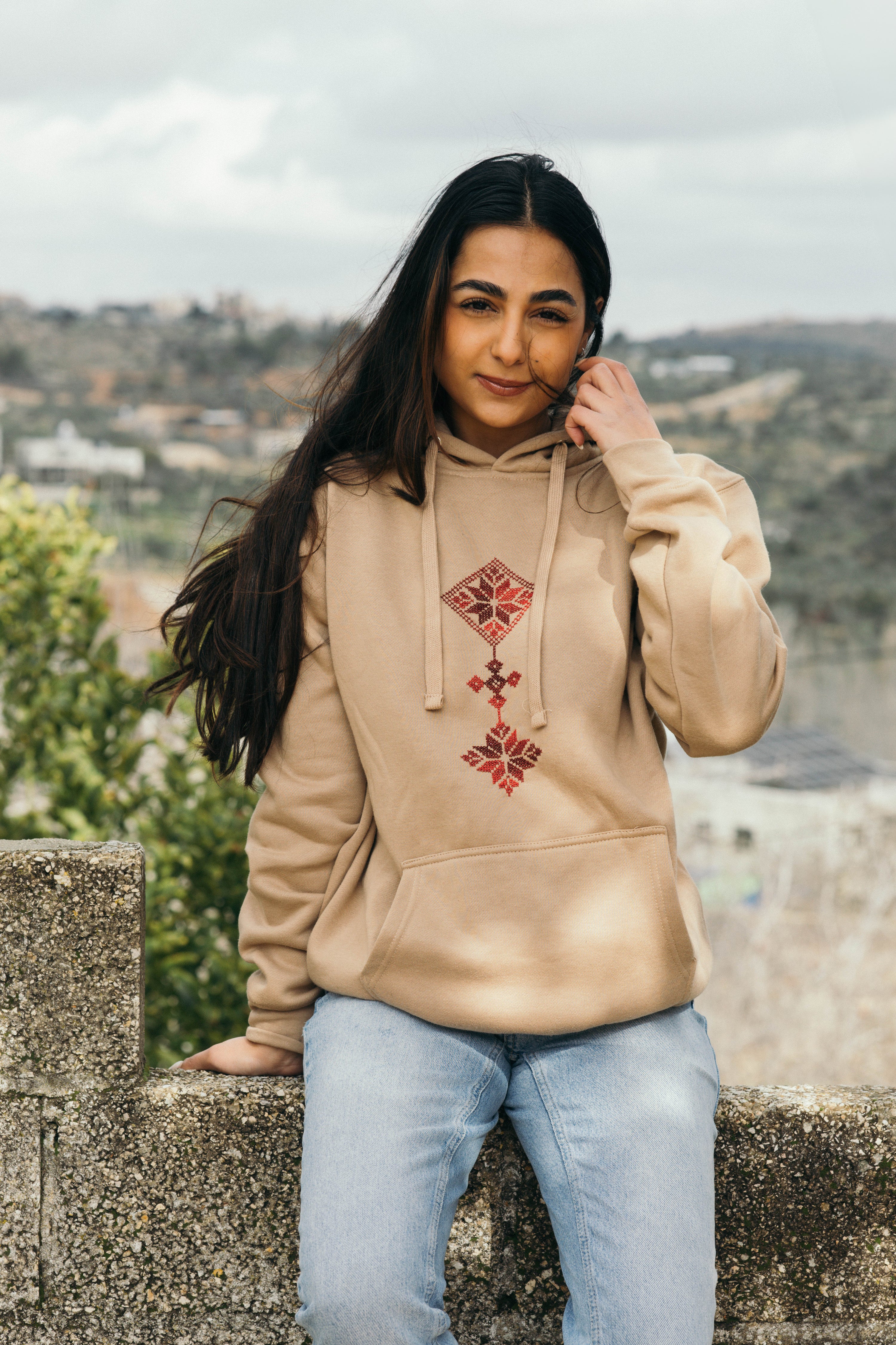 Minimal Tatreez Hoodie – Al-Juthur Pattern (handmade)