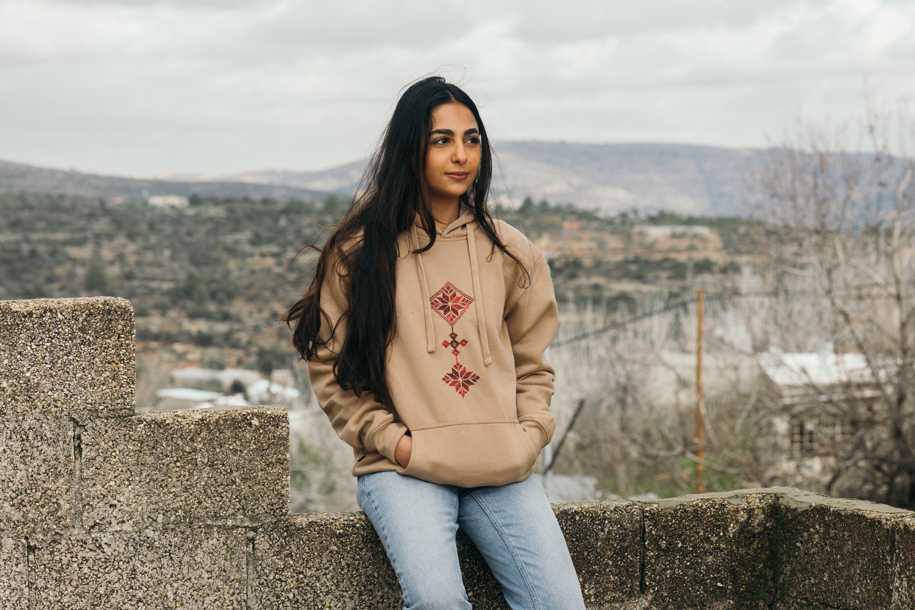 Minimal Tatreez Hoodie – Al-Juthur Pattern (handmade)