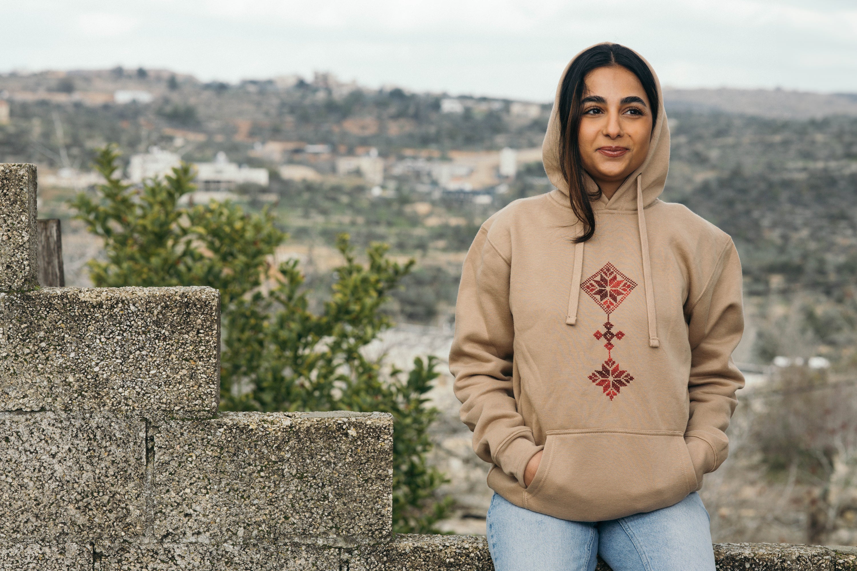 Minimal Tatreez Hoodie – Al-Juthur Pattern (handmade)