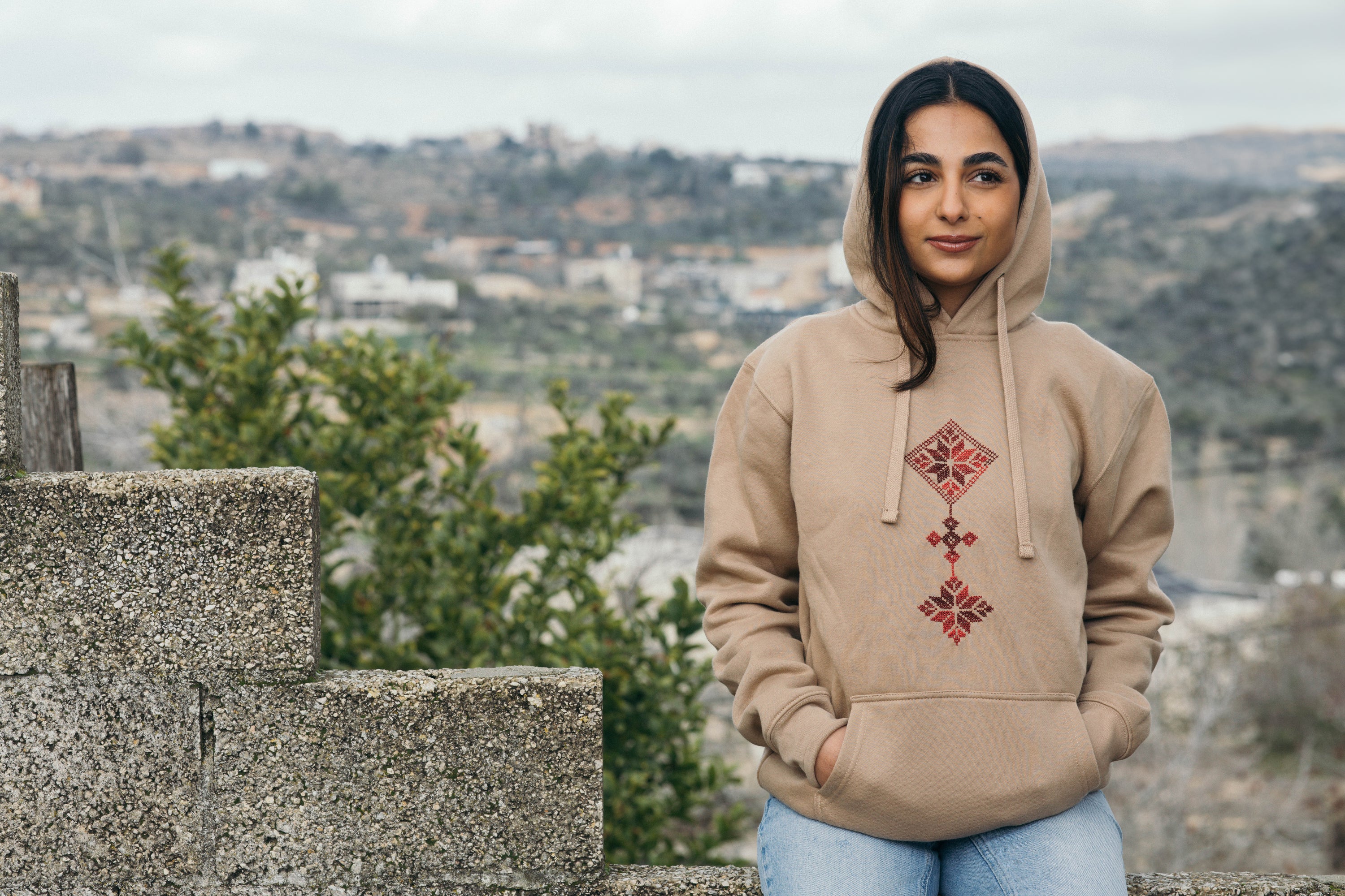 Minimal Tatreez Hoodie – Al-Juthur Pattern (handmade)
