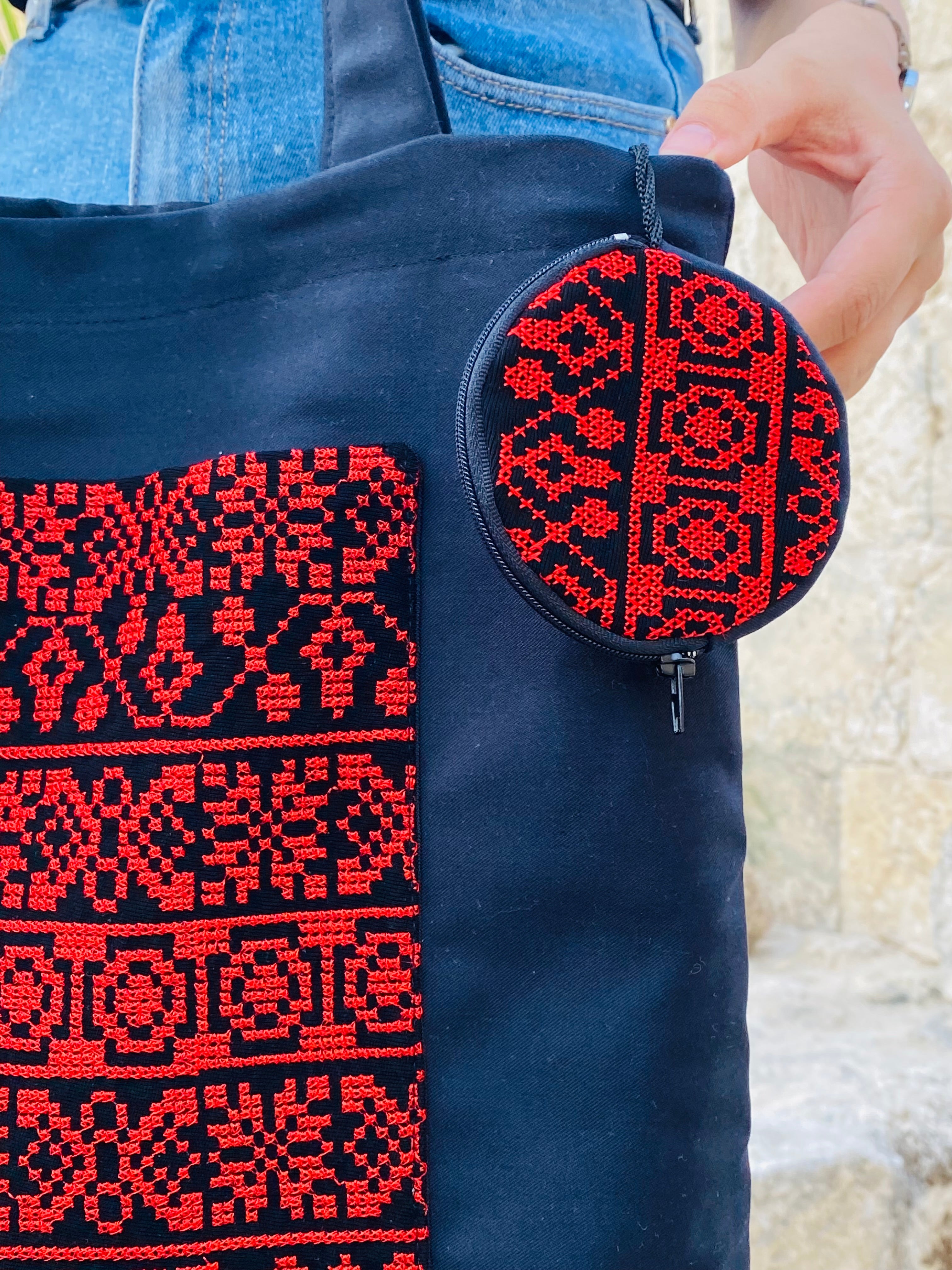 {{ kuffiyeh }} - {{ hala palestine}}